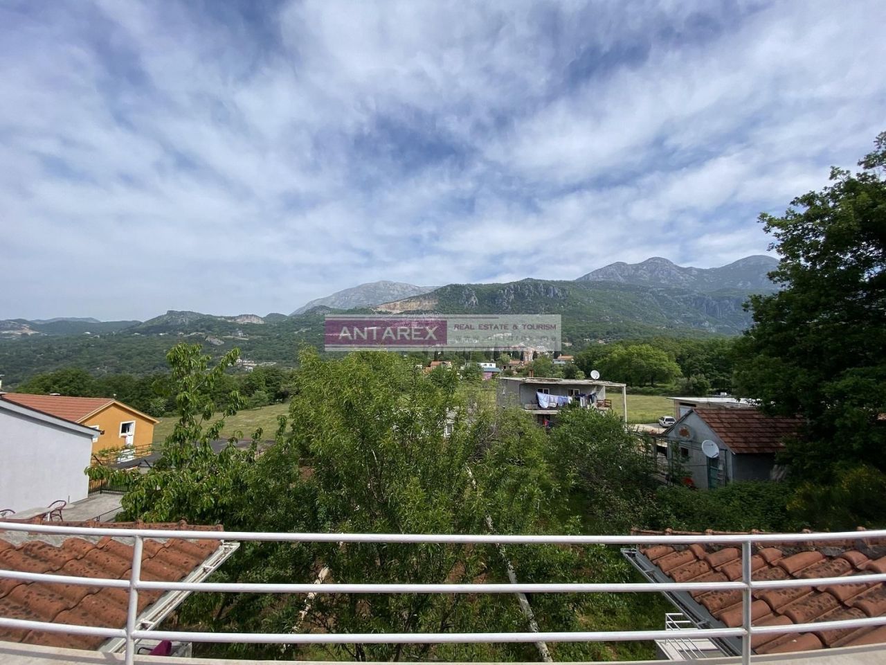 Апартаменты в Херцег-Нови, Черногория, 160 м2 - фото 1