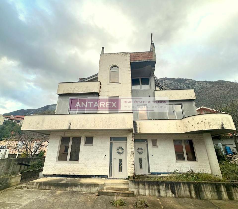 Вилла в Прчани, Черногория, 516 м2 - фото 1