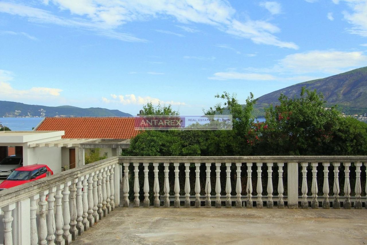 Апартаменты в Игало, Черногория, 52 м2 - фото 1