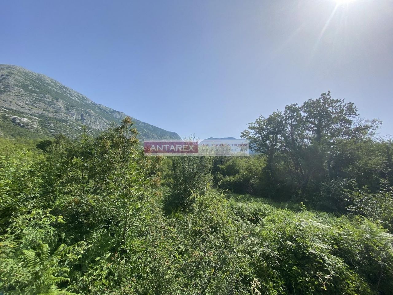 Земля в Херцег-Нови, Черногория, 996 м2 - фото 1