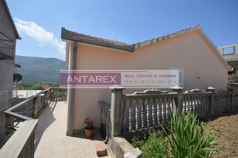 Вилла в Игало, Черногория, 200 м² - фото 2