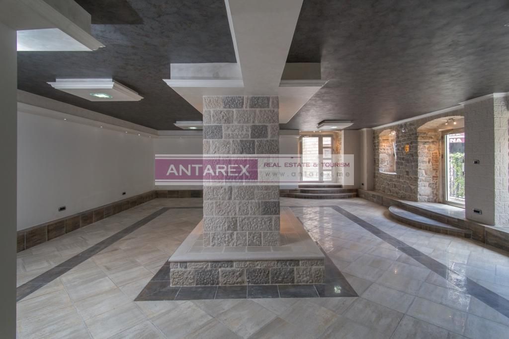 Коммерческая недвижимость в Херцег-Нови, Черногория, 102 м² - фото 2