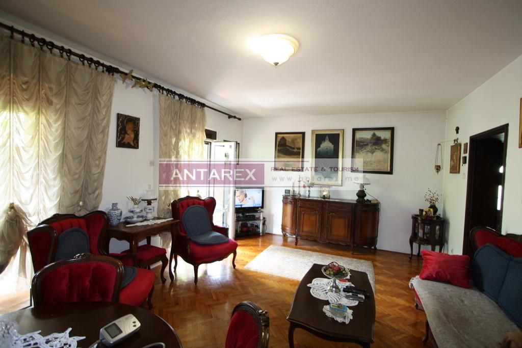 Вилла в Доброте, Черногория, 132 м² - фото 2