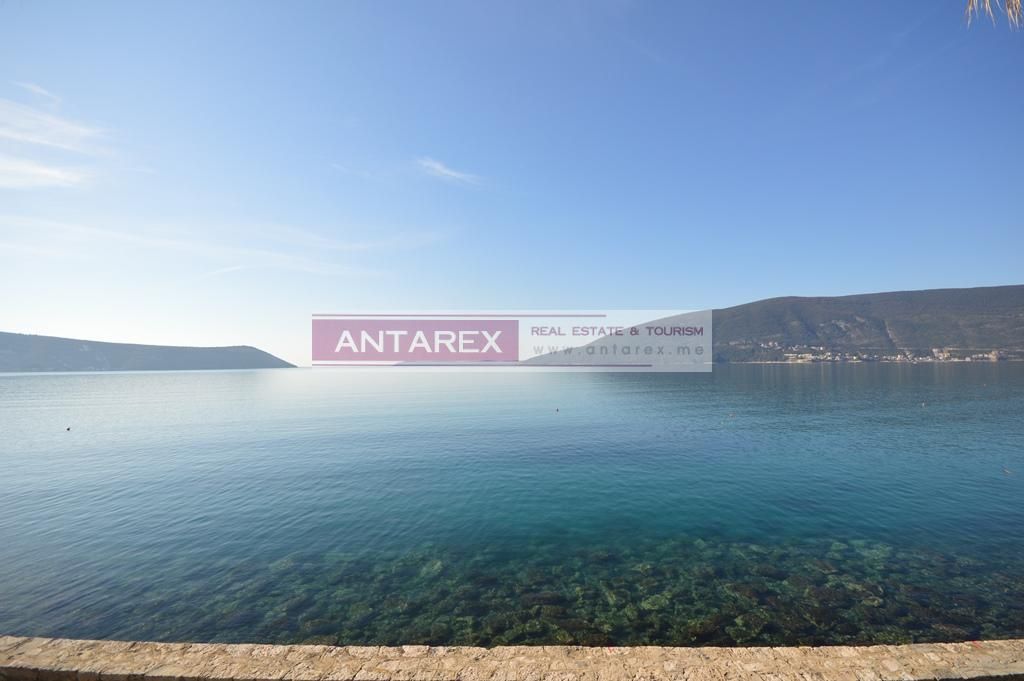 Вилла в Херцег-Нови, Черногория, 200 м² - фото 2