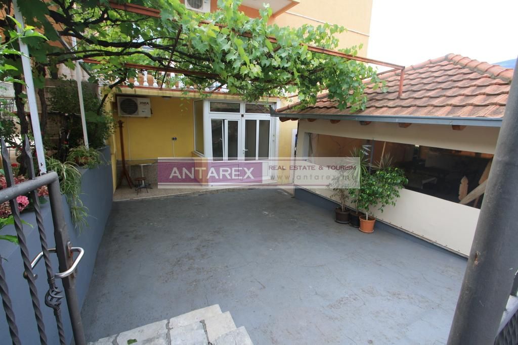 Коммерческая недвижимость в Дженовичах, Черногория, 299 м² - фото 2