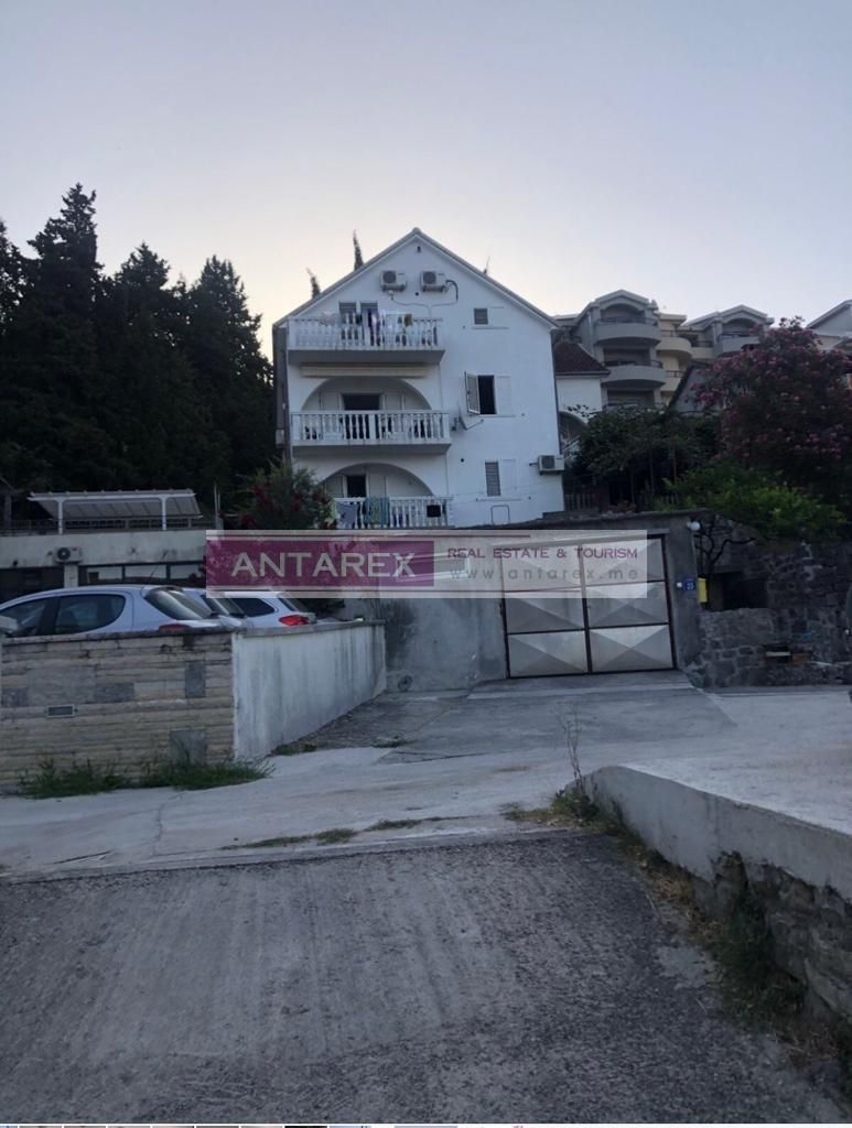 Вилла в Тивате, Черногория, 288 м² - фото 2