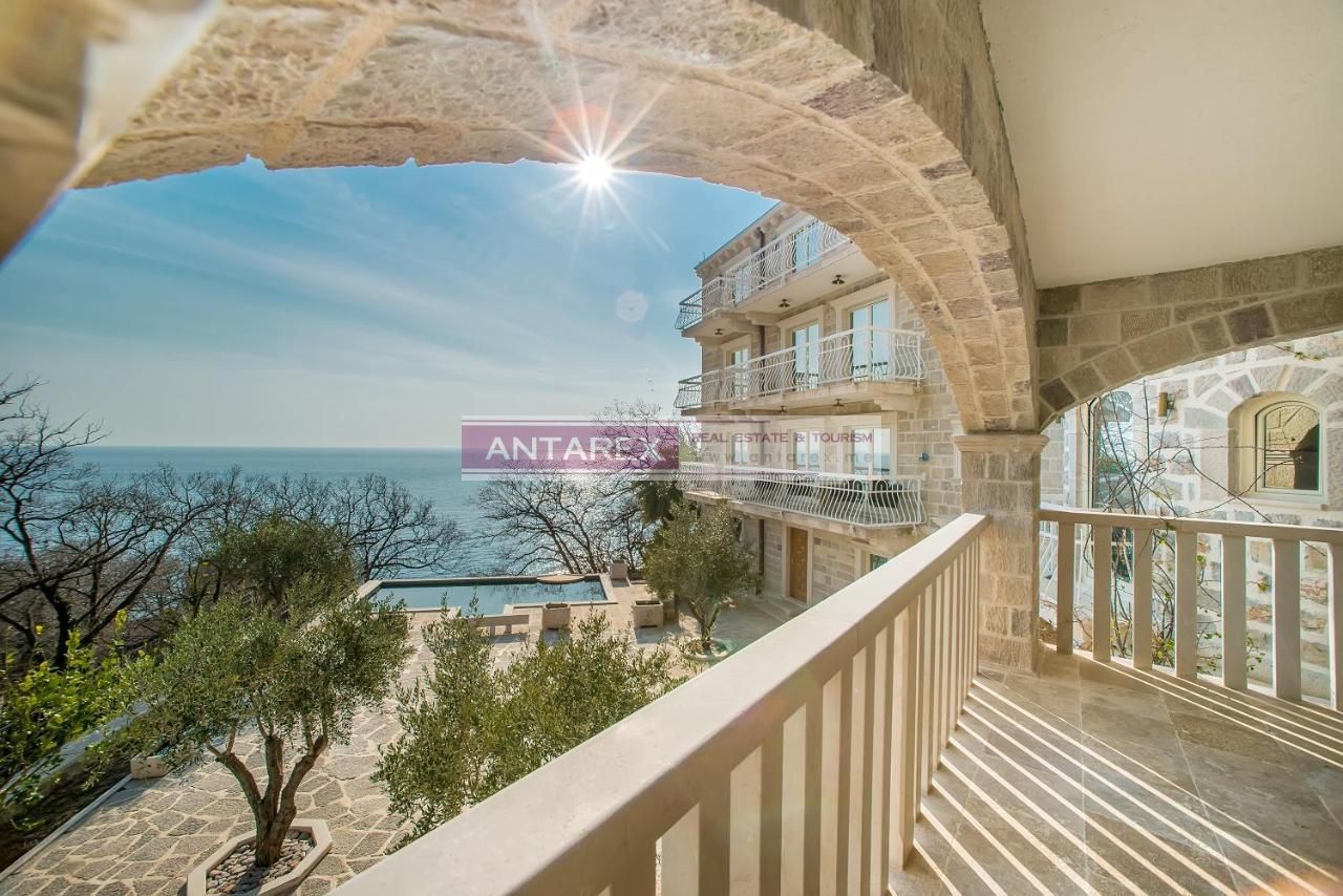 Коммерческая недвижимость в Режевичах, Черногория, 1 300 м² - фото 2