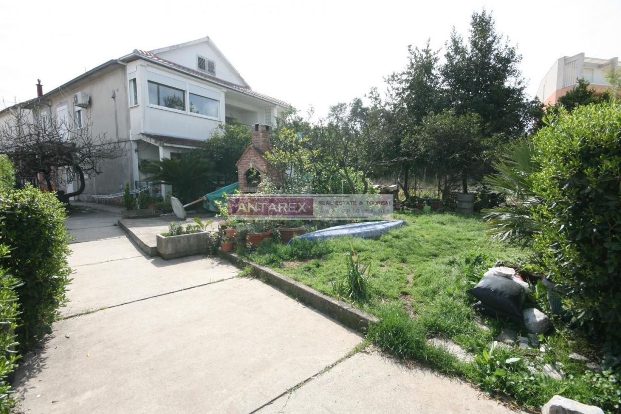 Вилла в Тивате, Черногория, 357 м² - фото 2