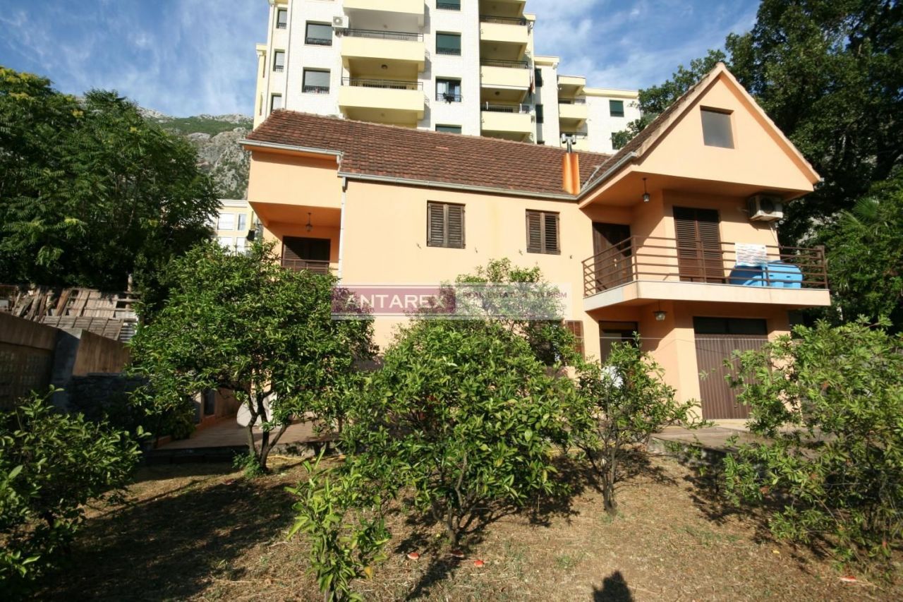 Вилла в Доброте, Черногория, 270 м² - фото 2