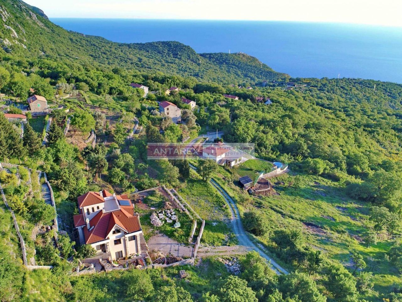 Вилла в Святом Стефане, Черногория, 392 м² - фото 2