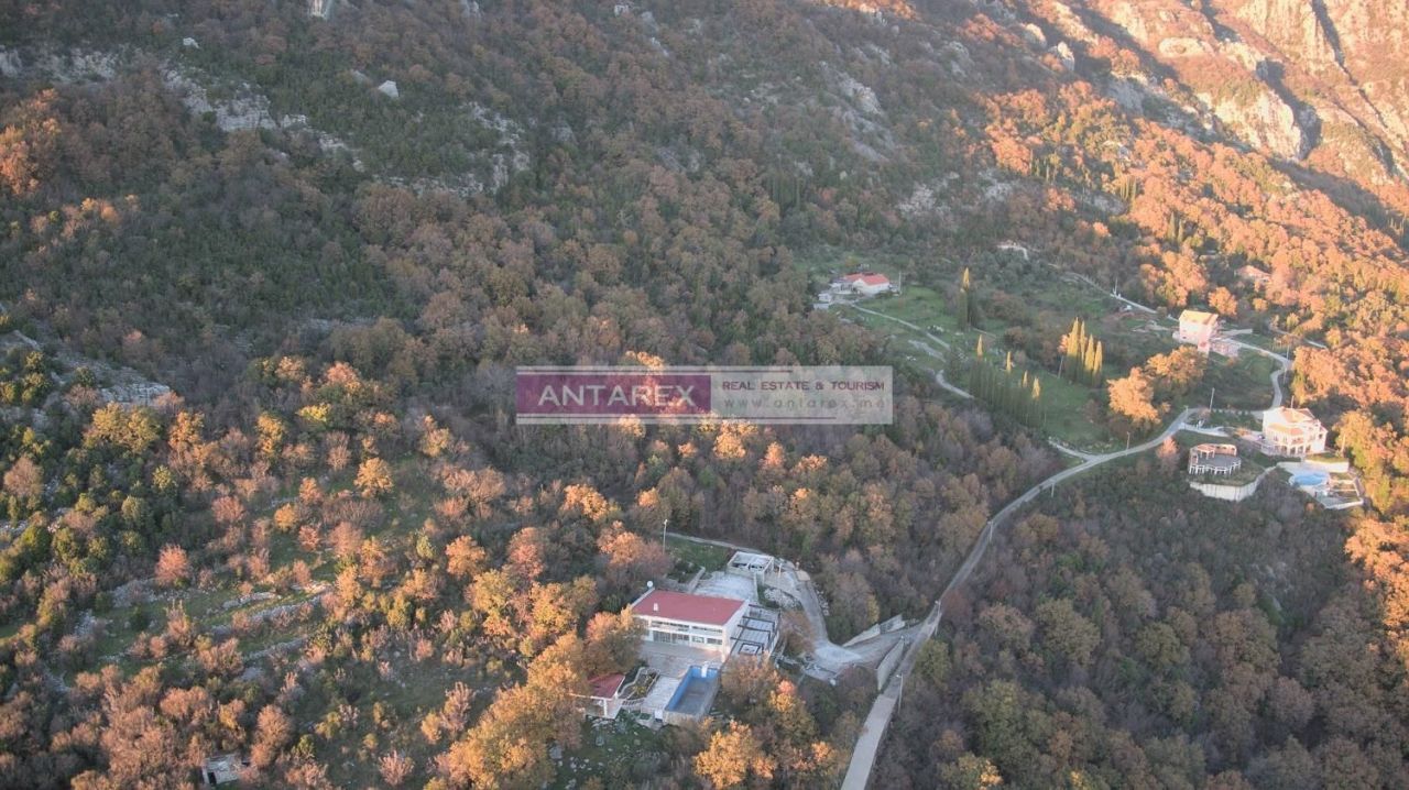 Земля в Херцег-Нови, Черногория, 2 020 м² - фото 2