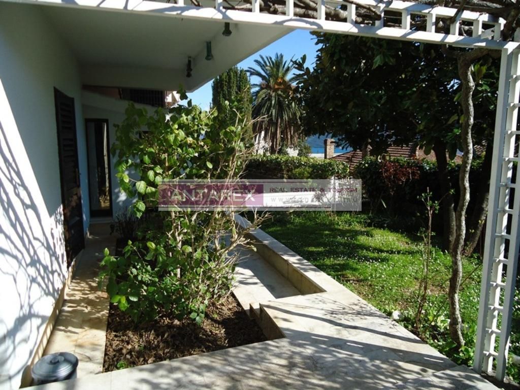 Вилла в Херцег-Нови, Черногория, 250 м² - фото 3