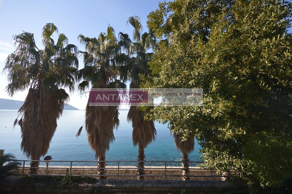 Вилла в Херцег-Нови, Черногория, 200 м² - фото 3