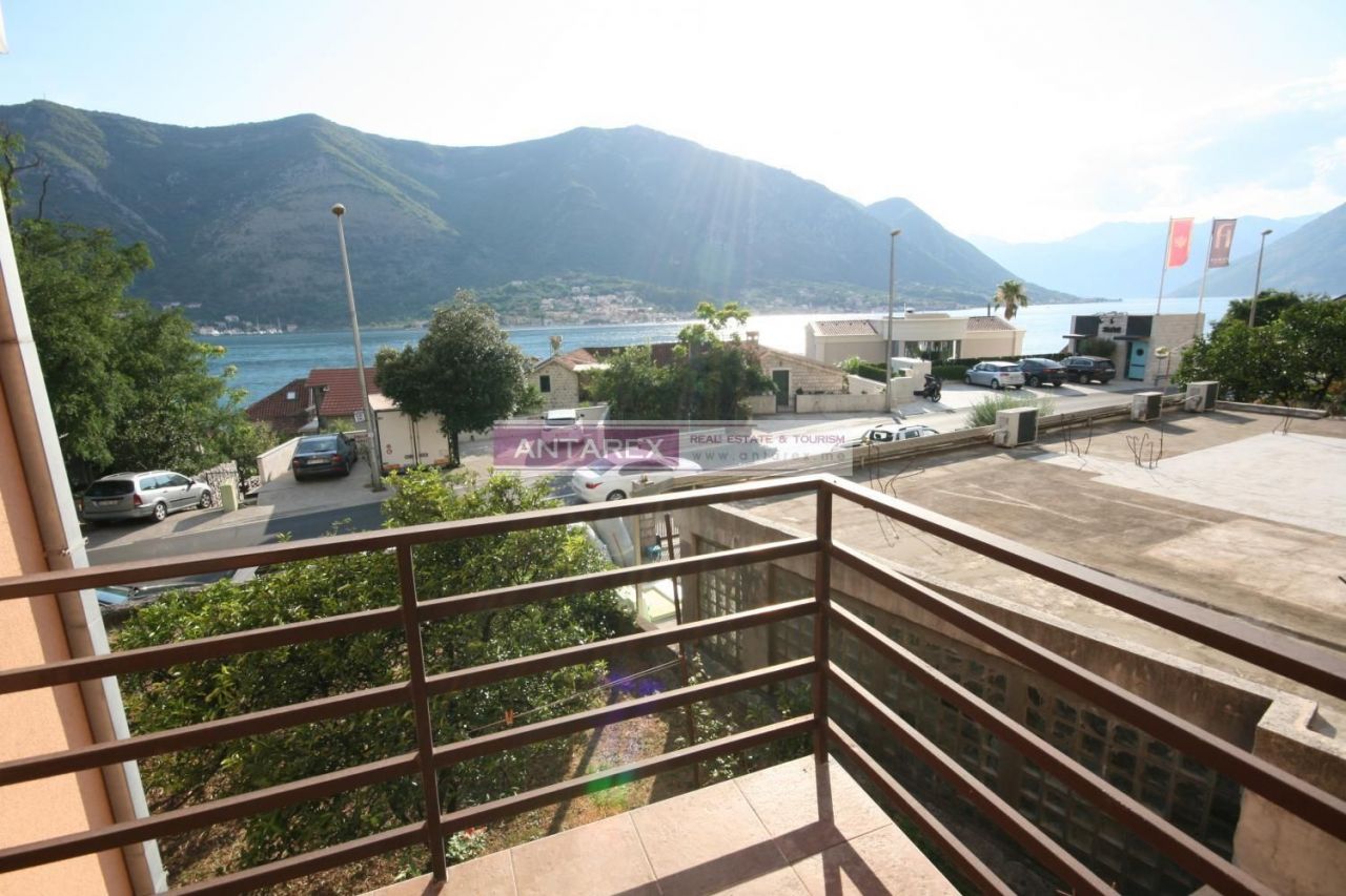 Вилла в Доброте, Черногория, 270 м² - фото 3