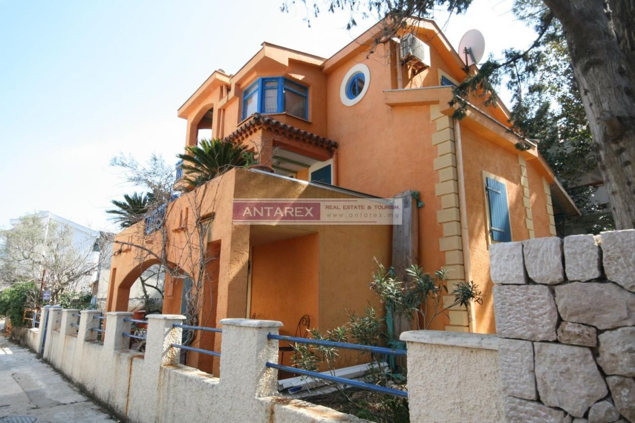 Вилла в Крашичах, Черногория, 200 м² - фото 3