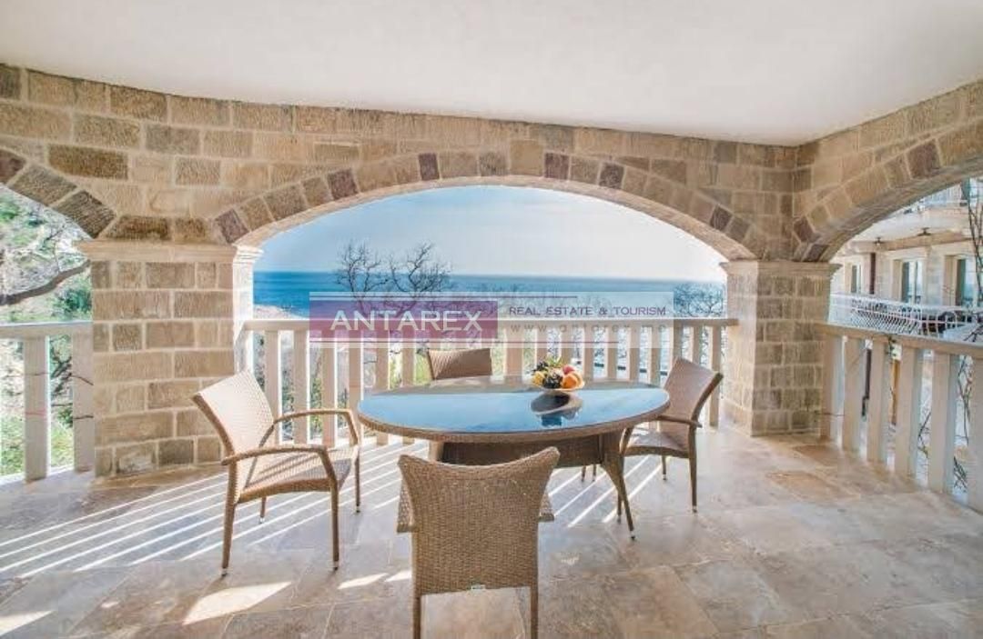 Коммерческая недвижимость в Режевичах, Черногория, 1 300 м² - фото 4