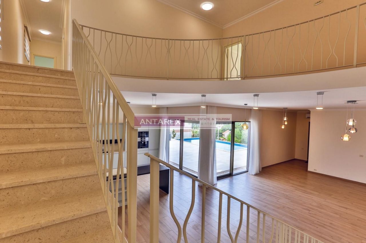 Вилла в Тивате, Черногория, 290 м² - фото 4