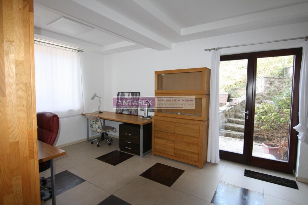 Вилла в Святом Стефане, Черногория, 392 м² - фото 5