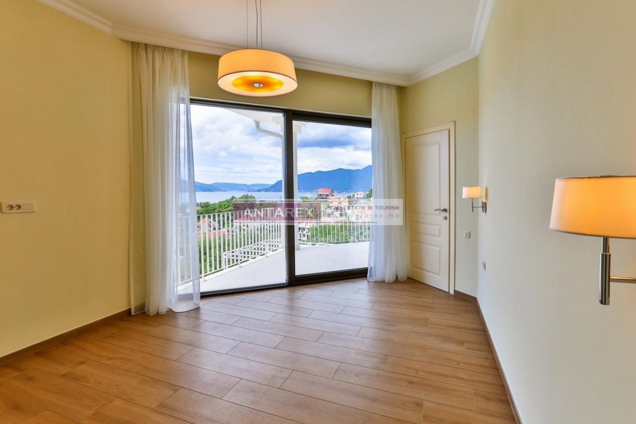 Вилла в Тивате, Черногория, 290 м² - фото 6