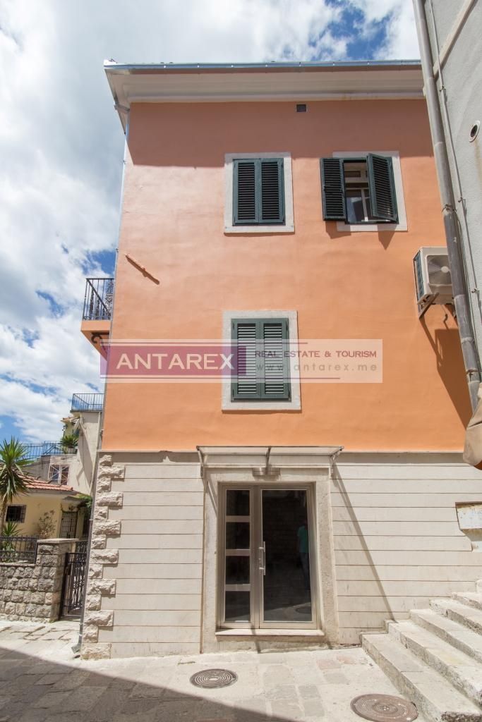 Коммерческая недвижимость в Херцег-Нови, Черногория, 102 м² - фото 8