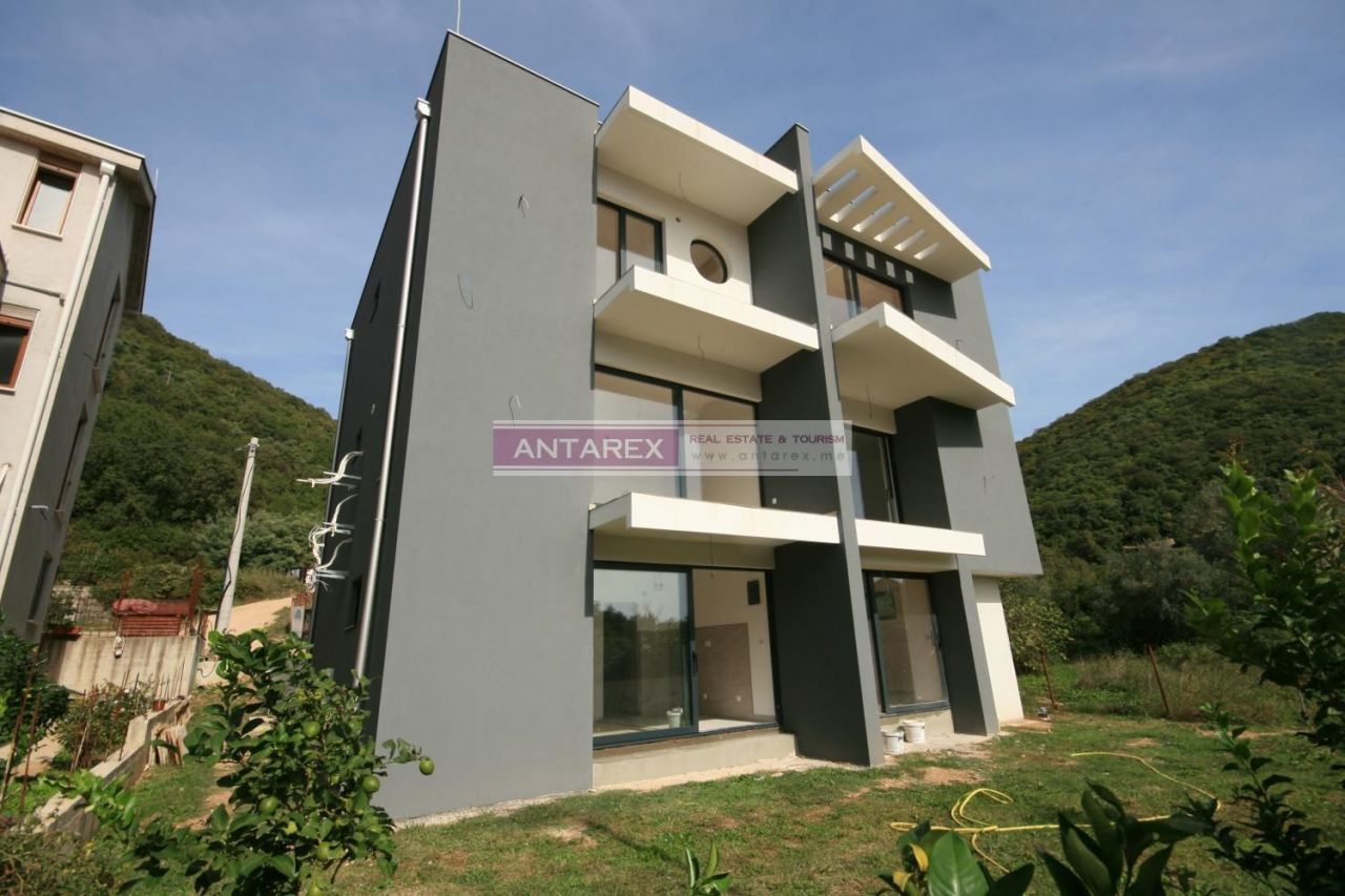 Вилла в Тивате, Черногория, 335 м² - фото 8