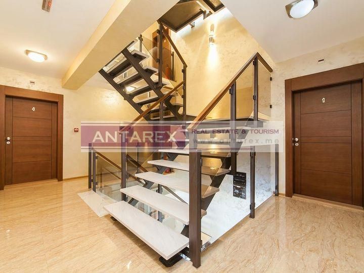 Коммерческая недвижимость в Биеле, Черногория, 1 000 м² - фото 9