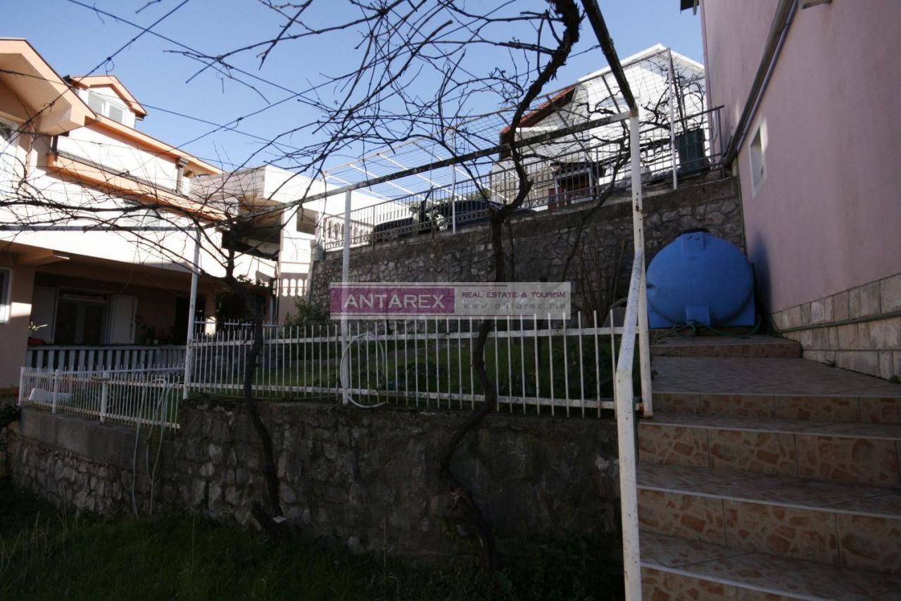 Вилла в Тивате, Черногория, 120 м² - фото 13