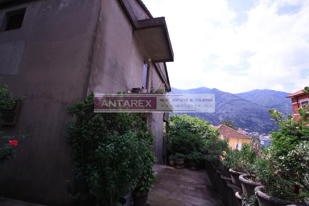 Вилла в Доброте, Черногория, 132 м² - фото 14