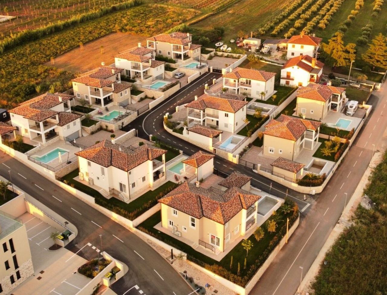 Вилла в Умаге, Хорватия, 211 м² - фото 1