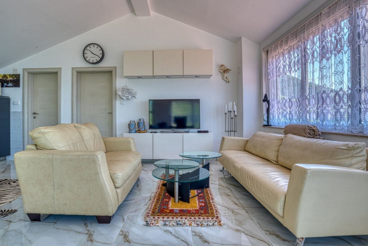 Дом в Будве, Черногория, 245 м² - фото 1