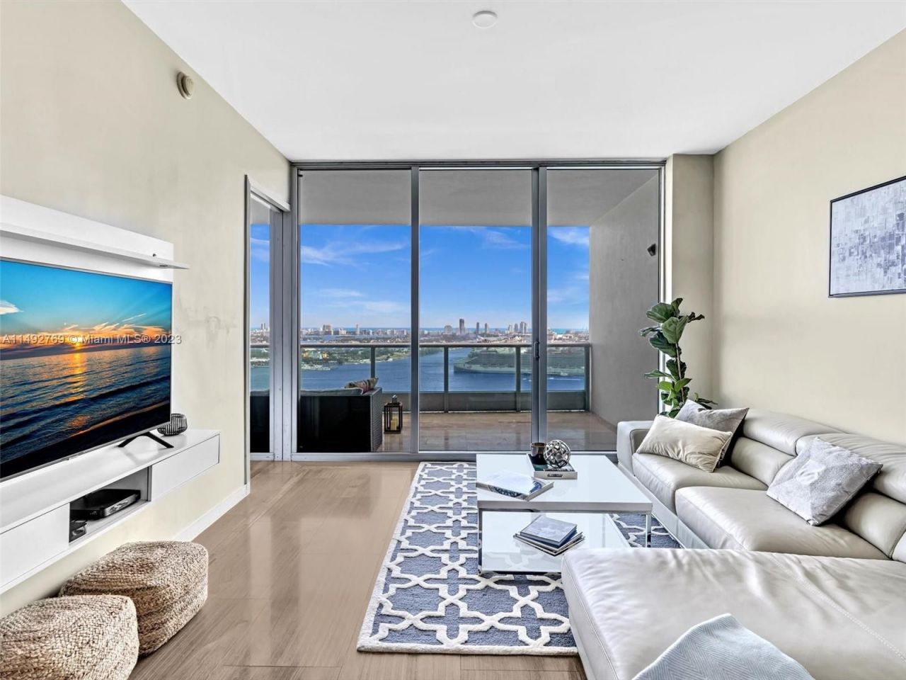 Квартира в Майами, США, 90 м² - фото 2