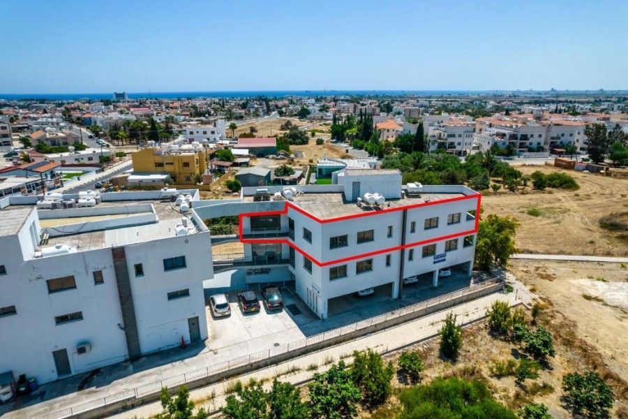 Офис в Ларнаке, Кипр, 182 м2 - фото 1