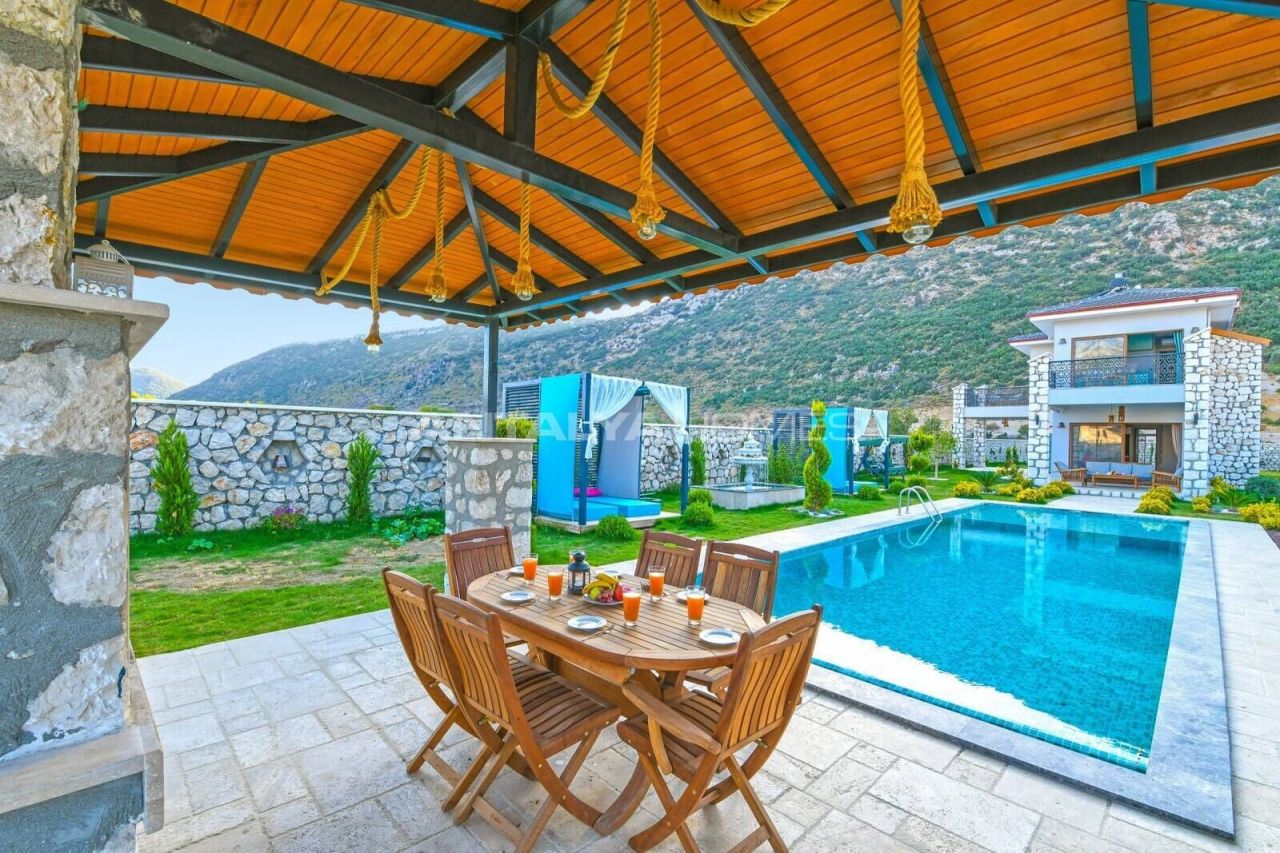 Вилла в Каше, Турция, 250 м² - фото 1