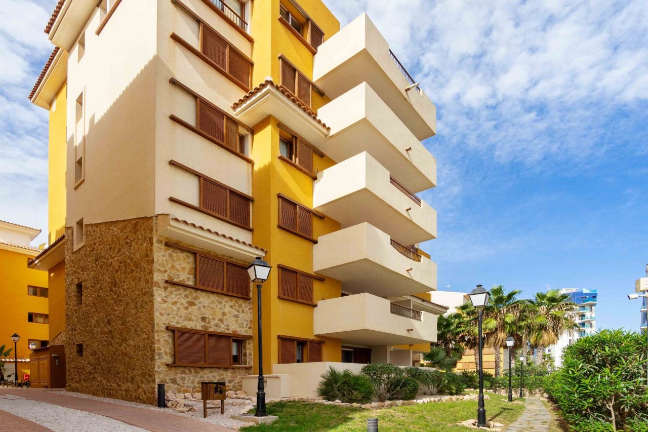 Апартаменты в Торревьехе, Испания, 132 м2 - фото 1