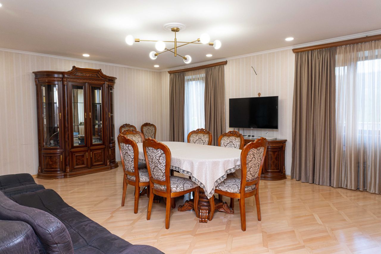 Квартира в Тбилиси, Грузия, 130 м² - фото 1