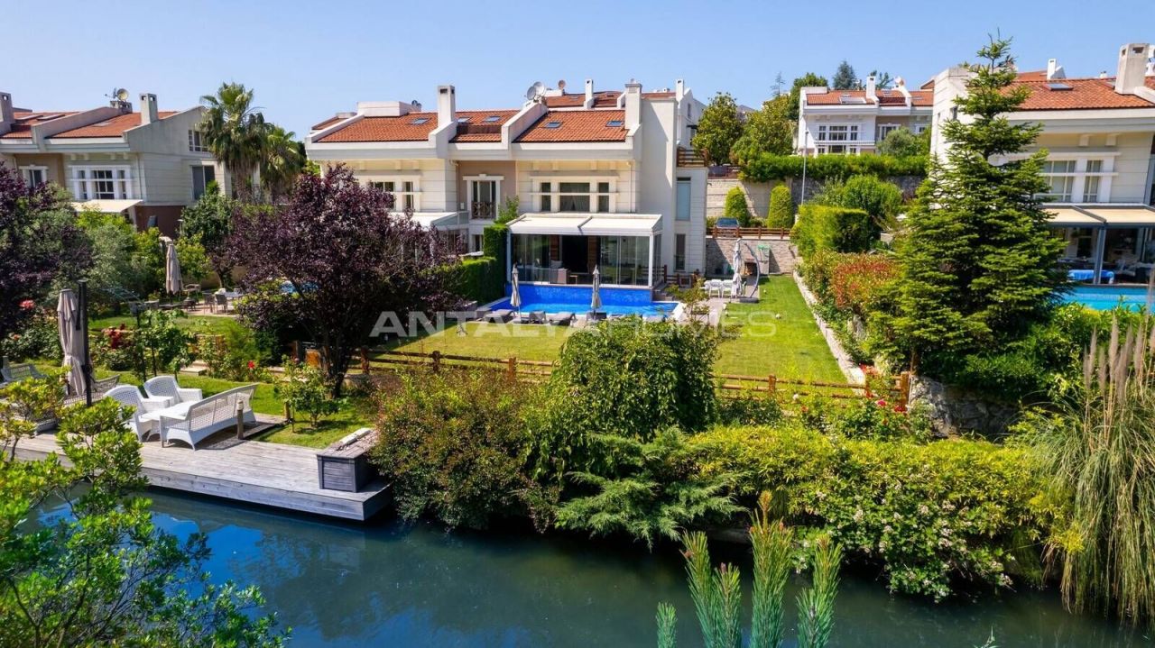Вилла в Стамбуле, Турция, 320 м² - фото 1
