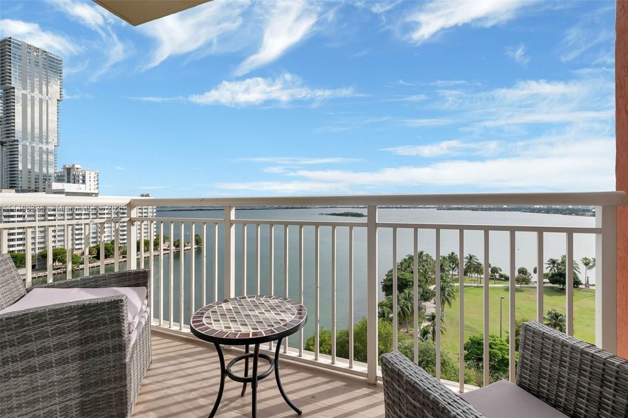 Квартира в Майами, США, 130 м² - фото 2