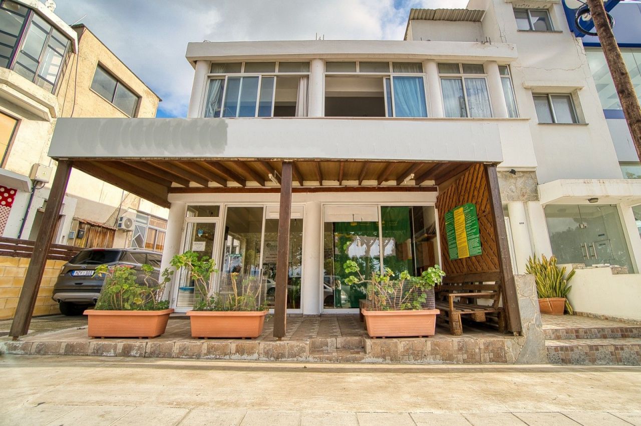 Коммерческая недвижимость в Пафосе, Кипр, 205 м2 - фото 1