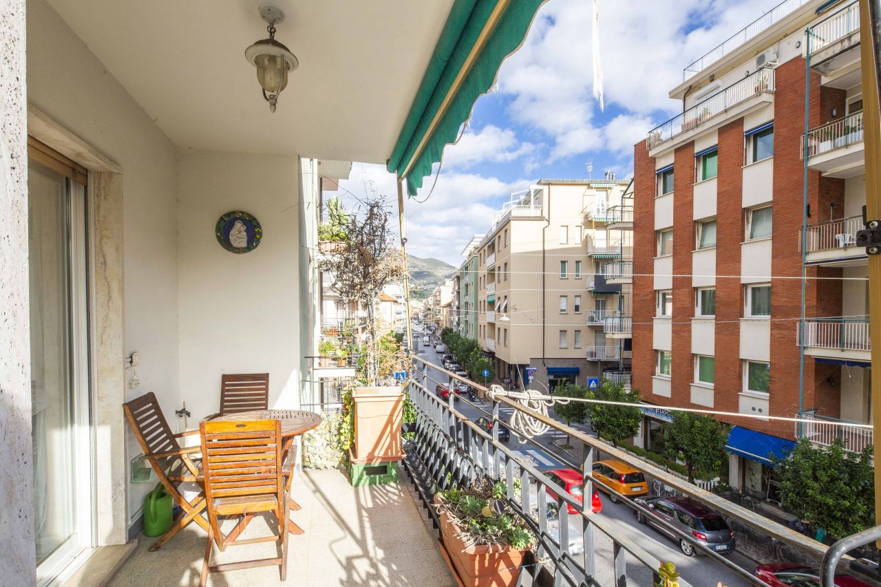 Квартира в Алассио, Италия, 111 м² - фото 16