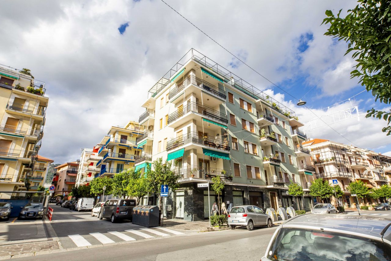 Квартира в Алассио, Италия, 111 м² - фото 18