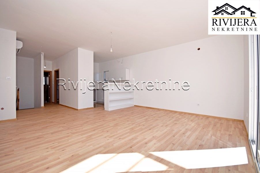 Квартира в Херцег-Нови, Черногория, 125 м² - фото 1