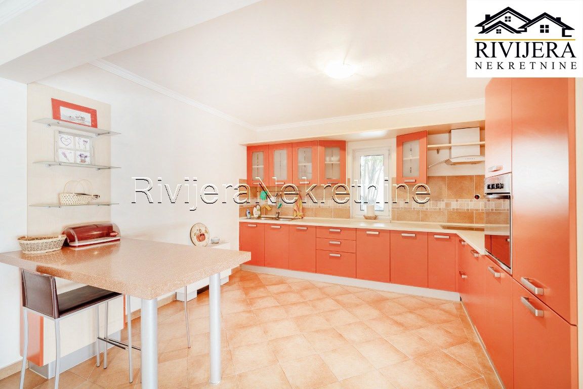 Квартира в Херцег-Нови, Черногория, 244 м² - фото 9