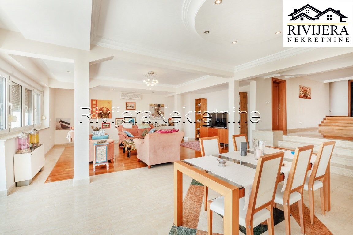 Квартира в Херцег-Нови, Черногория, 244 м² - фото 11