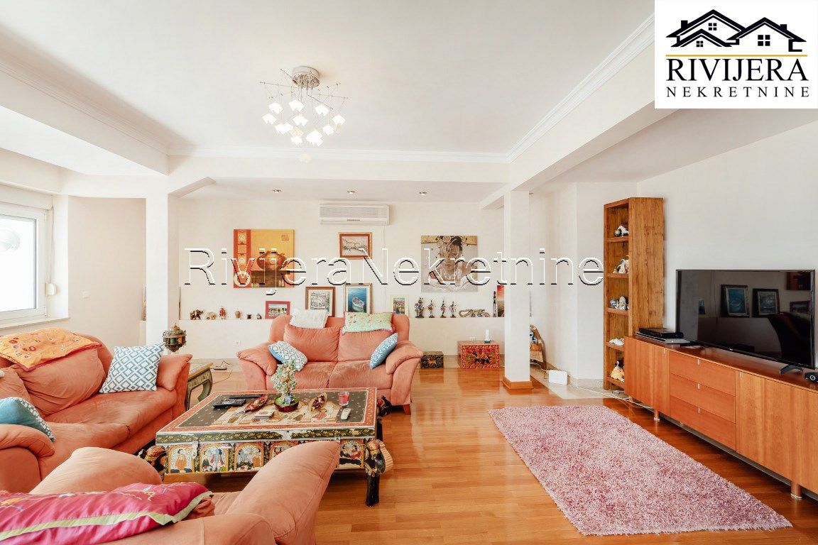 Квартира в Херцег-Нови, Черногория, 244 м² - фото 12