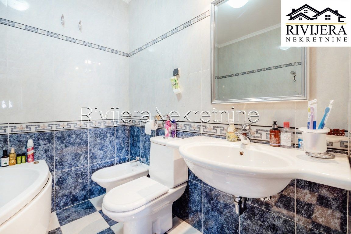 Квартира в Херцег-Нови, Черногория, 244 м² - фото 5