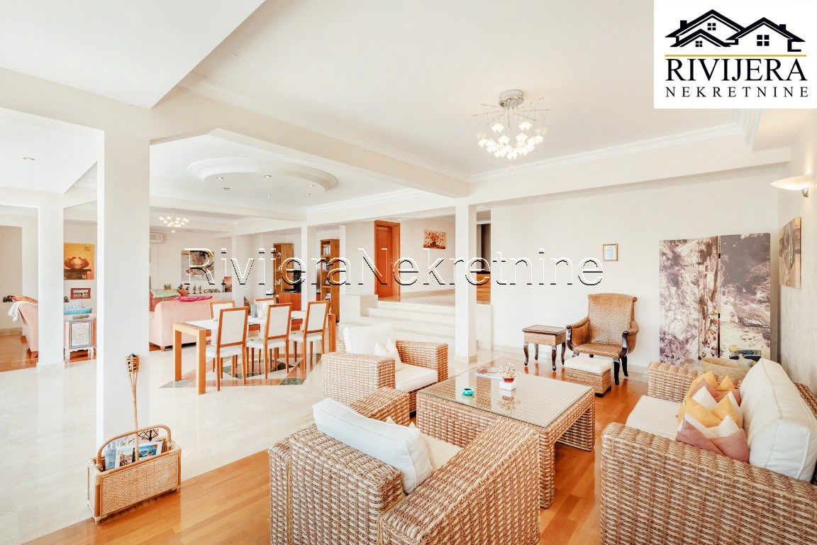 Квартира в Херцег-Нови, Черногория, 244 м² - фото 10