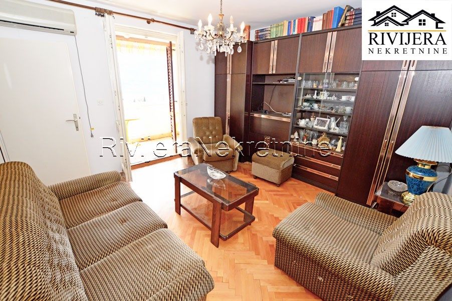Квартира в Херцег-Нови, Черногория, 75 м2 - фото 1