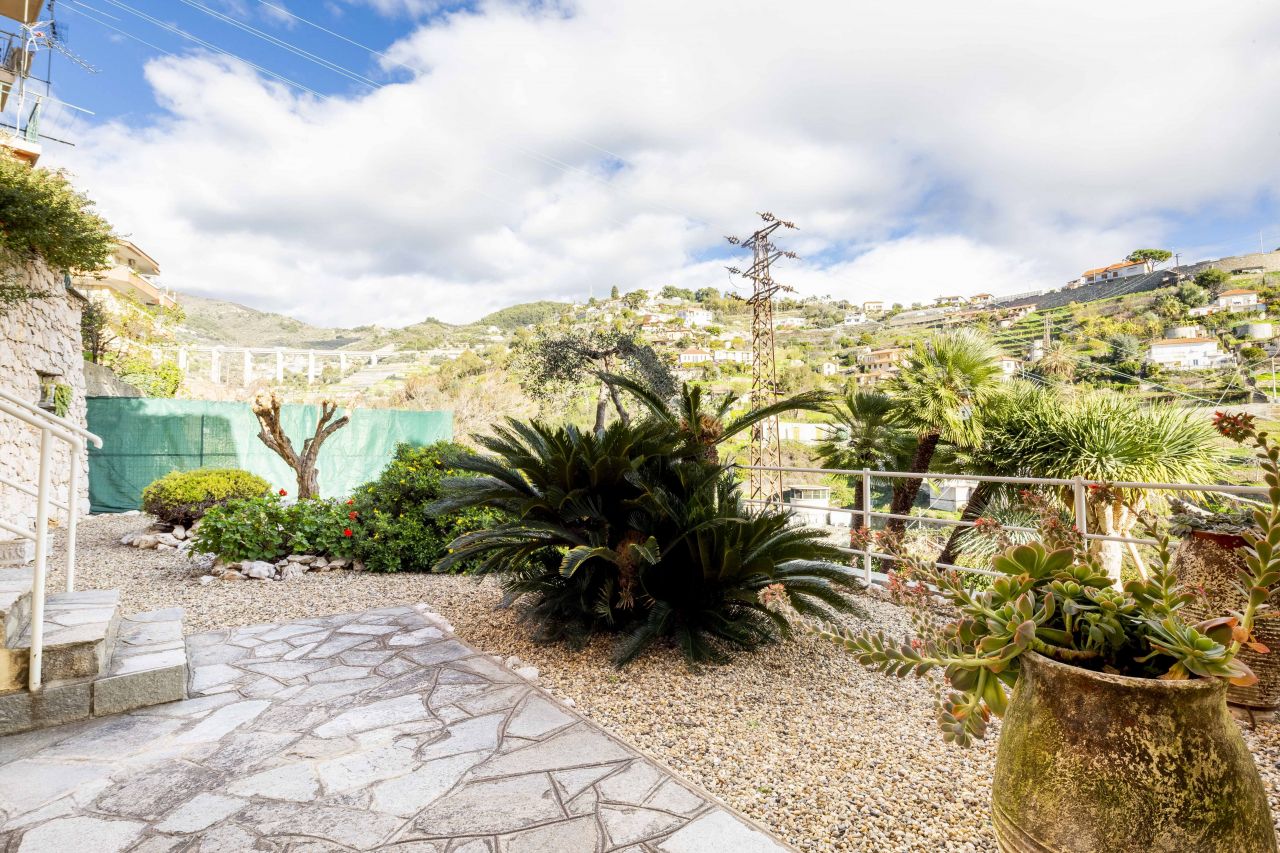 Вилла в Сан-Ремо, Италия, 240 м² - фото 2