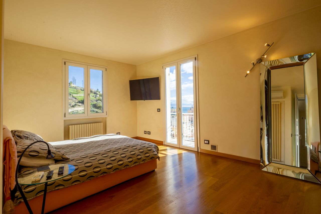 Вилла в Сан-Ремо, Италия, 240 м² - фото 16