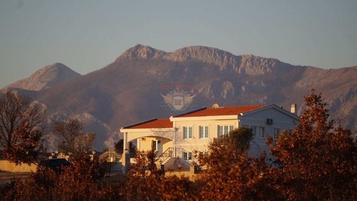 Дом в Баре, Черногория, 270 м2 - фото 1